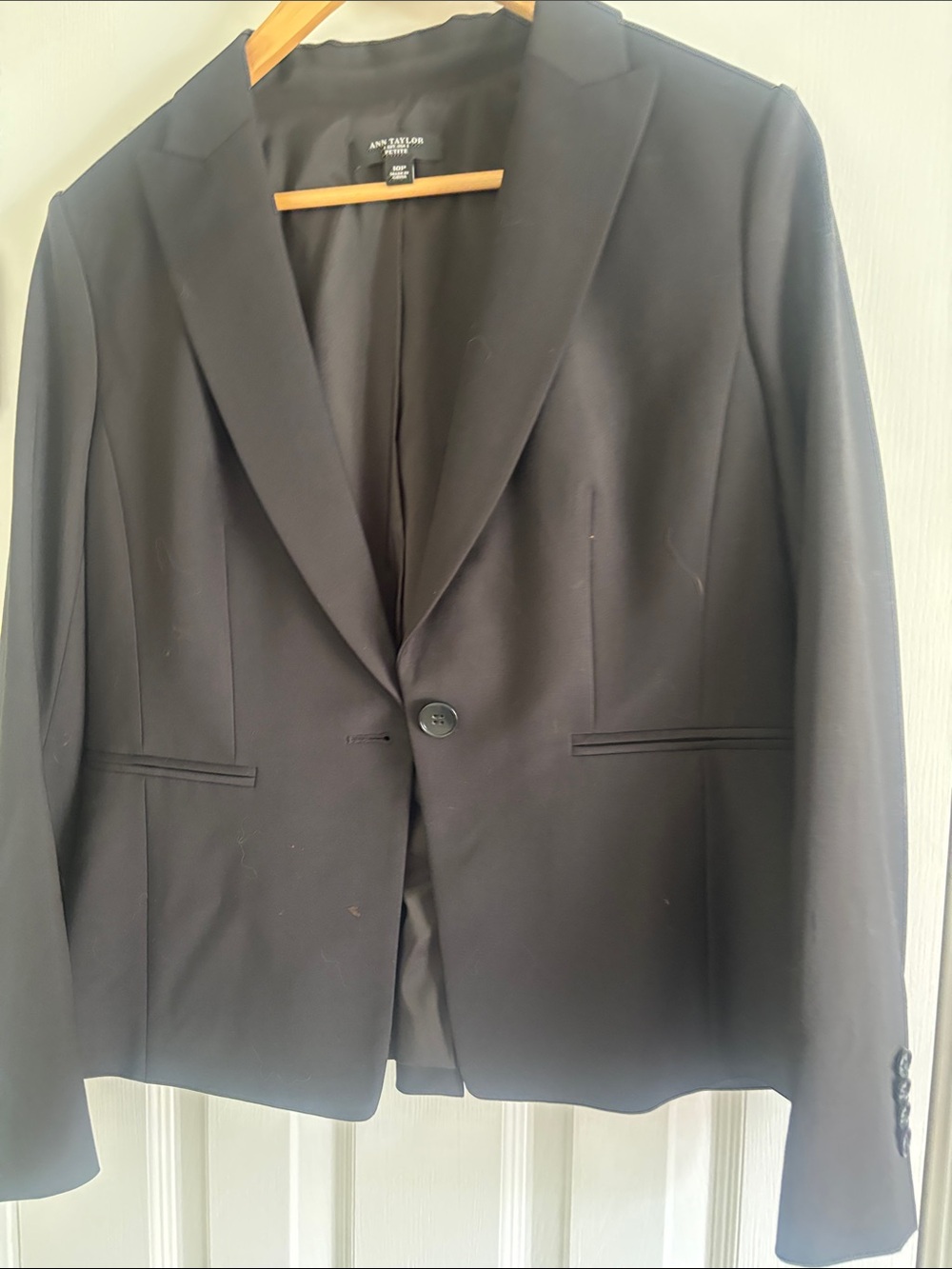 Ann Taylor Black Single-Button Women's Blazer. Size 10P